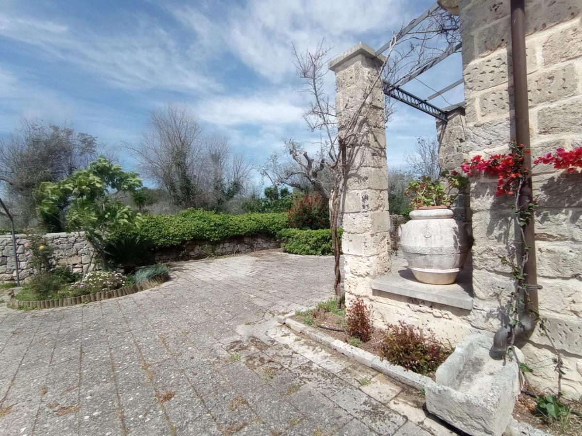 Casa Ulmi Con Piscina Bed & Breakfast Uggiano La Chiesa Eksteriør bilde