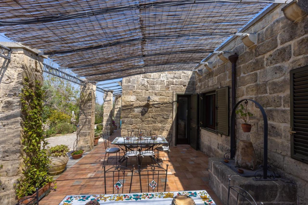 Casa Ulmi Con Piscina Bed & Breakfast Uggiano La Chiesa Eksteriør bilde