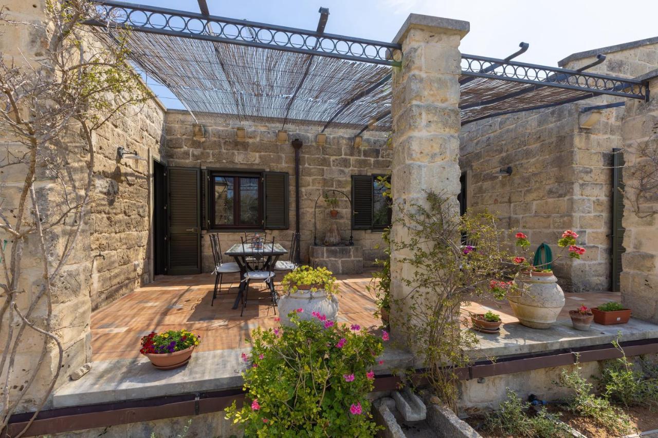 Casa Ulmi Con Piscina Bed & Breakfast Uggiano La Chiesa Eksteriør bilde