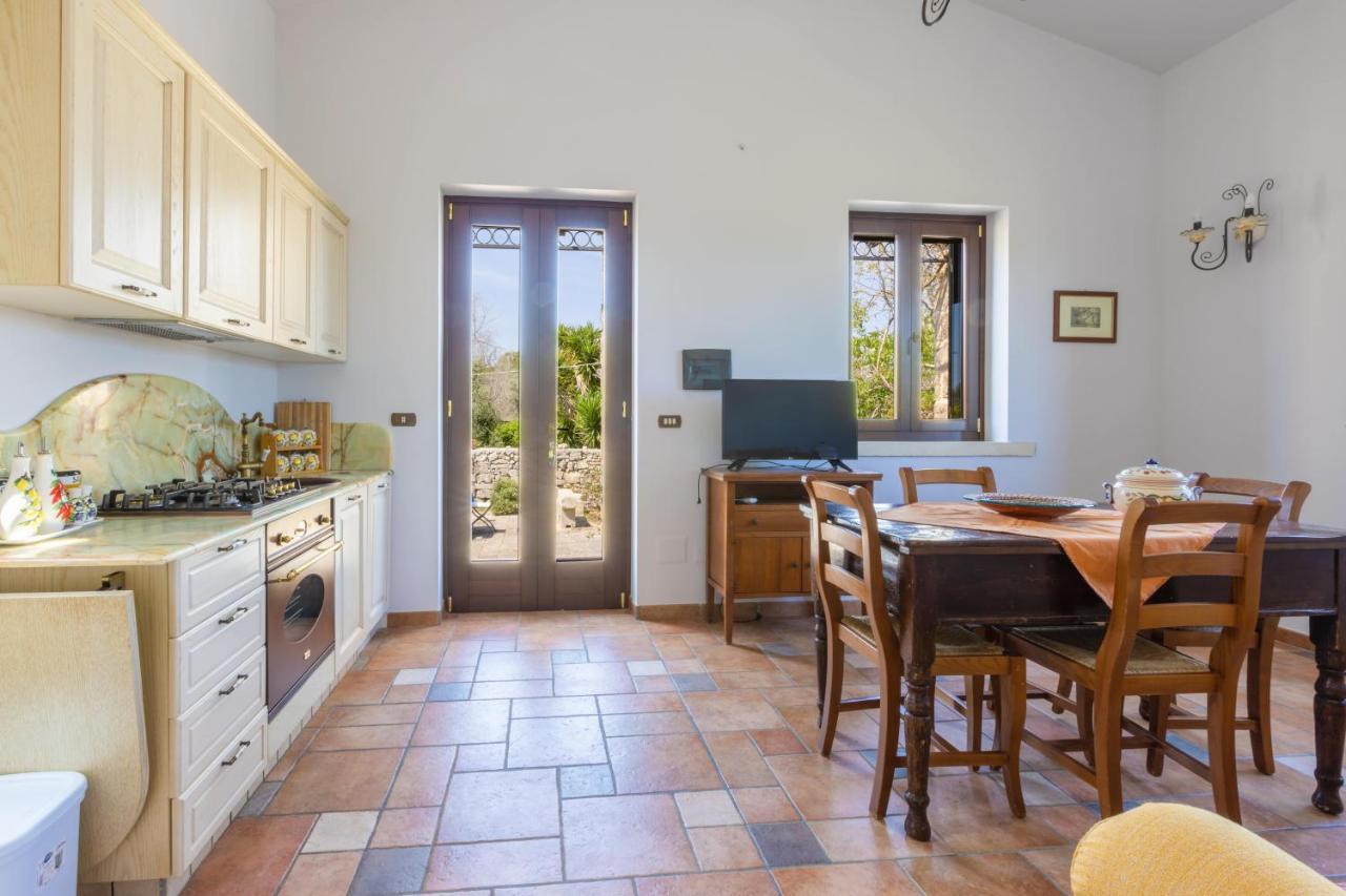 Casa Ulmi Con Piscina Bed & Breakfast Uggiano La Chiesa Eksteriør bilde