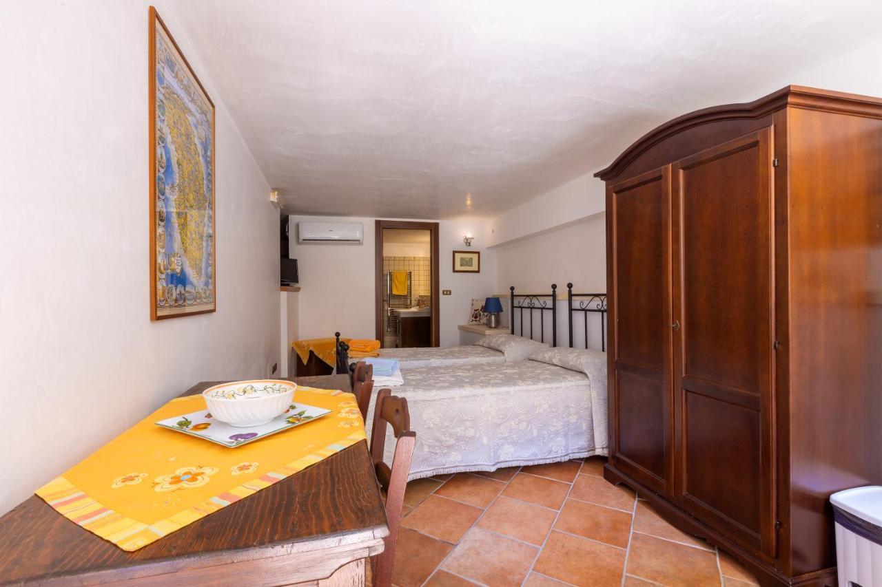 Casa Ulmi Con Piscina Bed & Breakfast Uggiano La Chiesa Eksteriør bilde