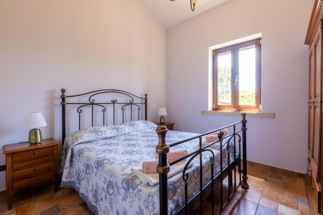 Casa Ulmi Con Piscina Bed & Breakfast Uggiano La Chiesa Eksteriør bilde