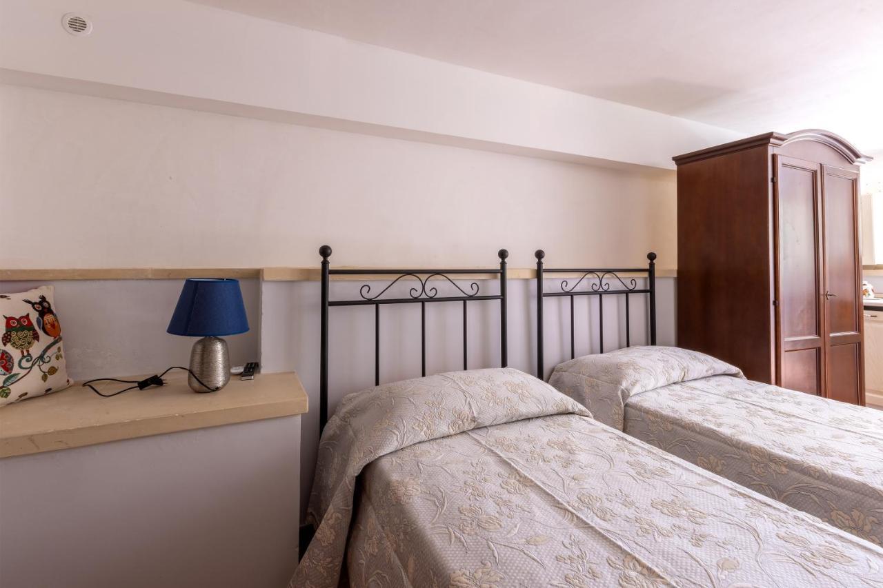 Casa Ulmi Con Piscina Bed & Breakfast Uggiano La Chiesa Eksteriør bilde