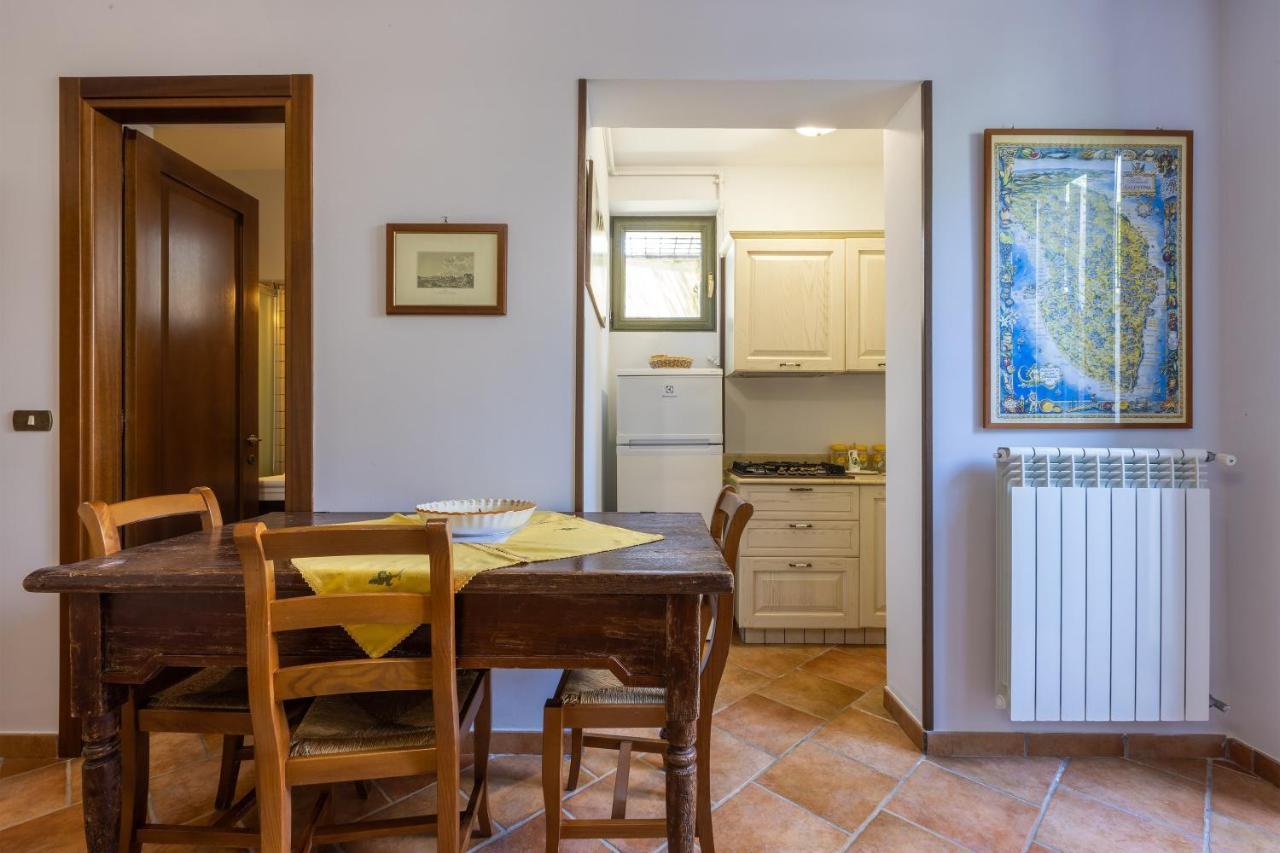 Casa Ulmi Con Piscina Bed & Breakfast Uggiano La Chiesa Eksteriør bilde