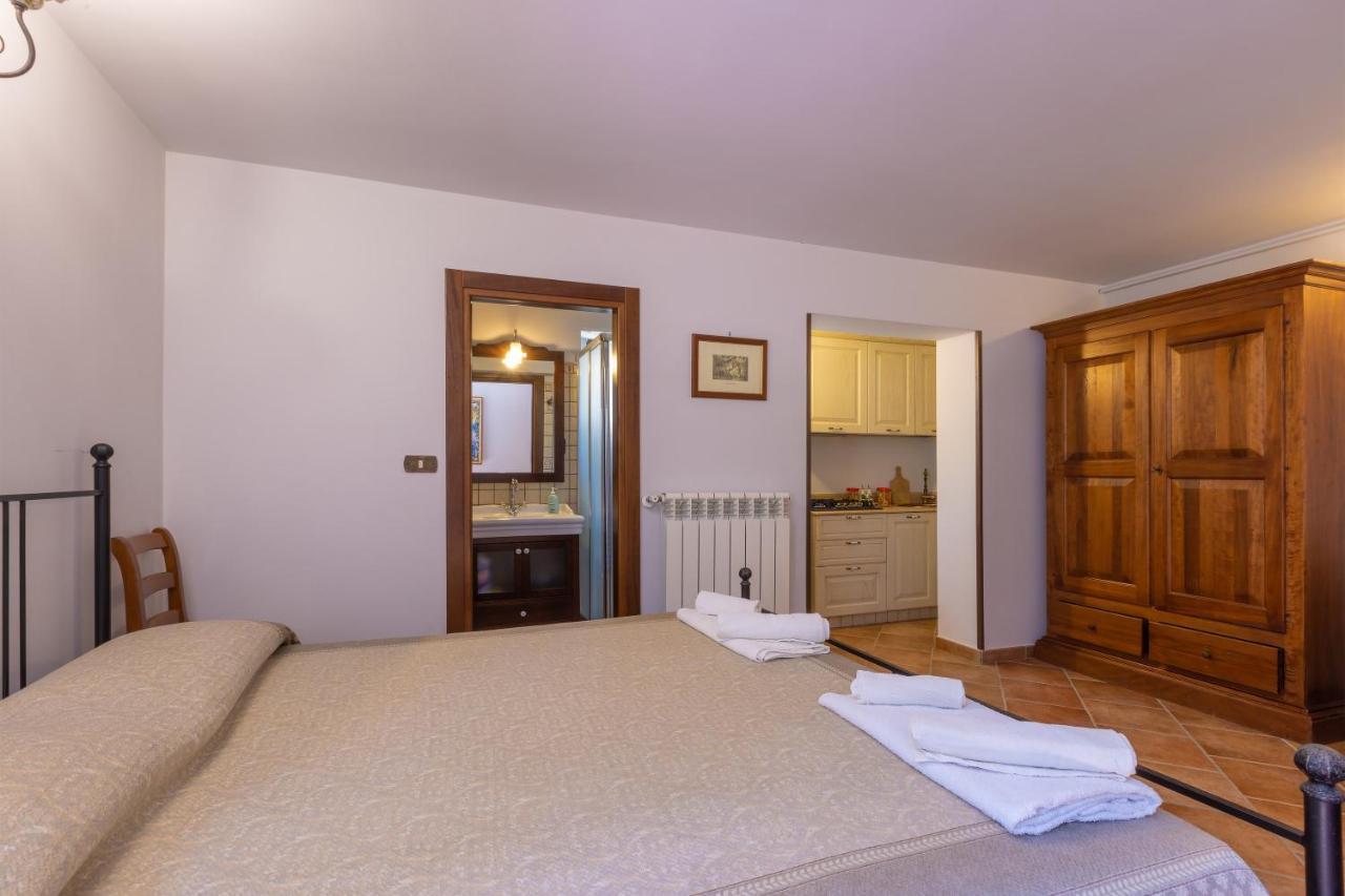 Casa Ulmi Con Piscina Bed & Breakfast Uggiano La Chiesa Eksteriør bilde
