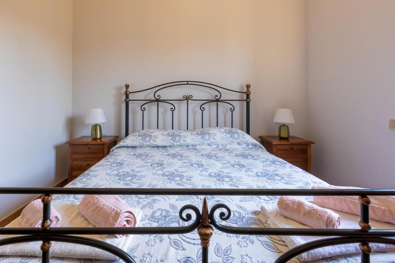 Casa Ulmi Con Piscina Bed & Breakfast Uggiano La Chiesa Eksteriør bilde