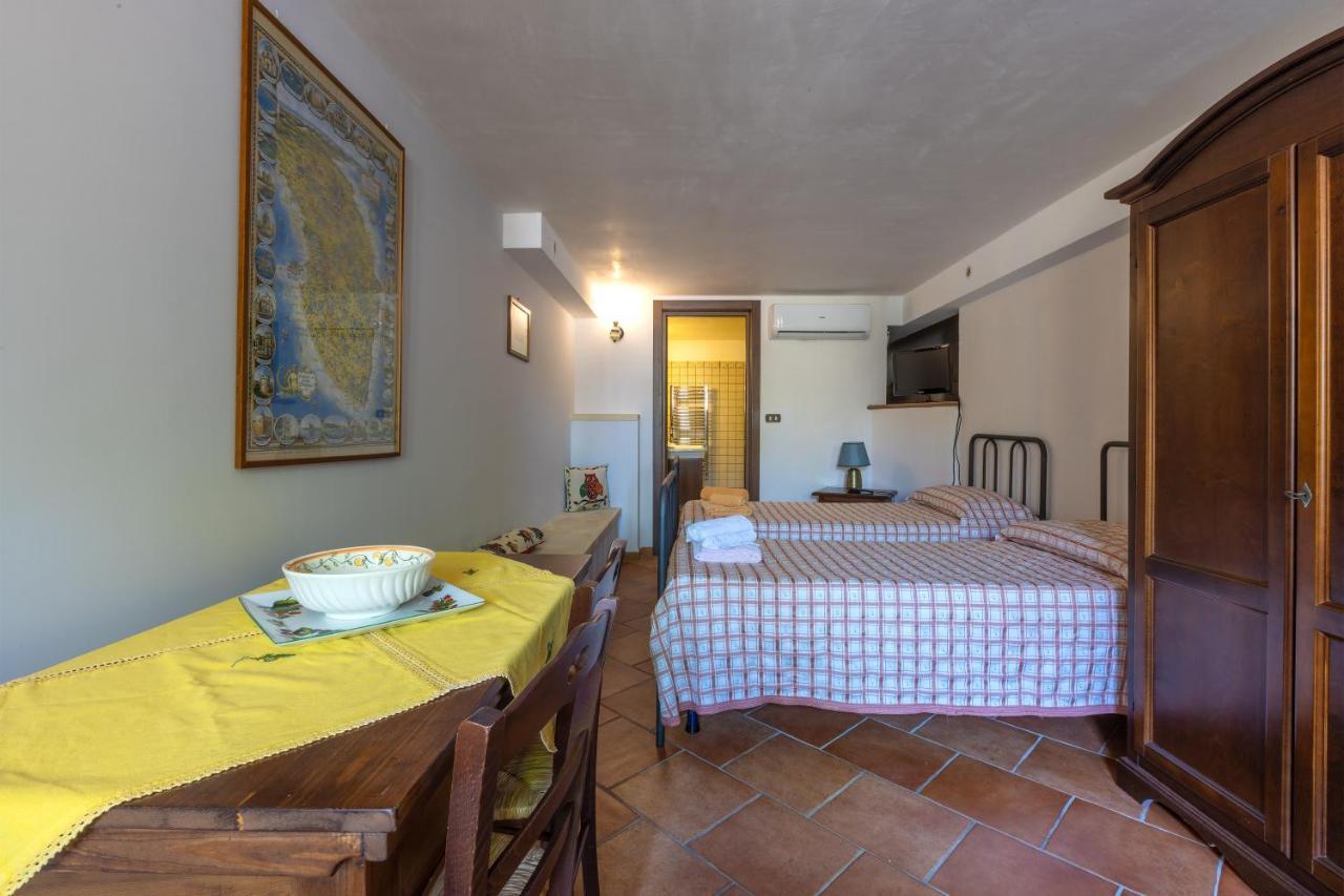 Casa Ulmi Con Piscina Bed & Breakfast Uggiano La Chiesa Eksteriør bilde