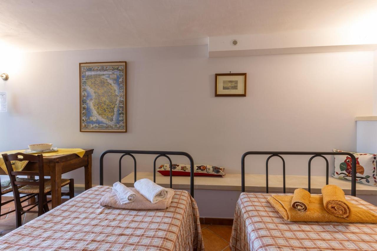 Casa Ulmi Con Piscina Bed & Breakfast Uggiano La Chiesa Eksteriør bilde