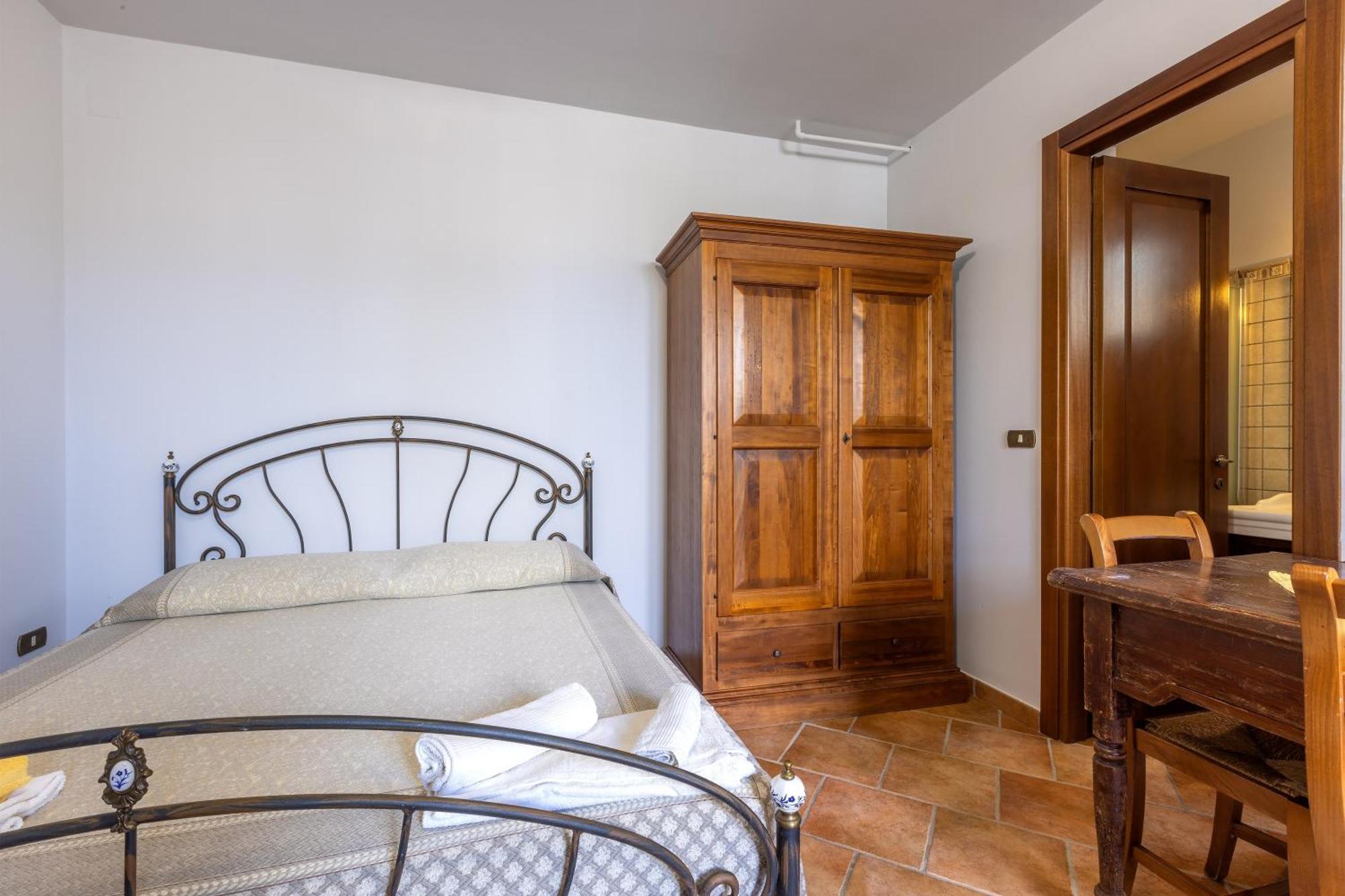 Casa Ulmi Con Piscina Bed & Breakfast Uggiano La Chiesa Eksteriør bilde