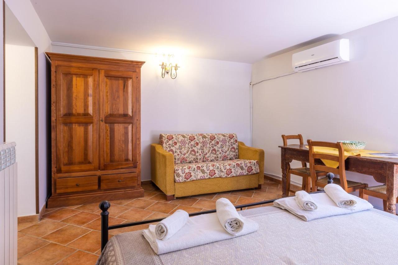 Casa Ulmi Con Piscina Bed & Breakfast Uggiano La Chiesa Eksteriør bilde