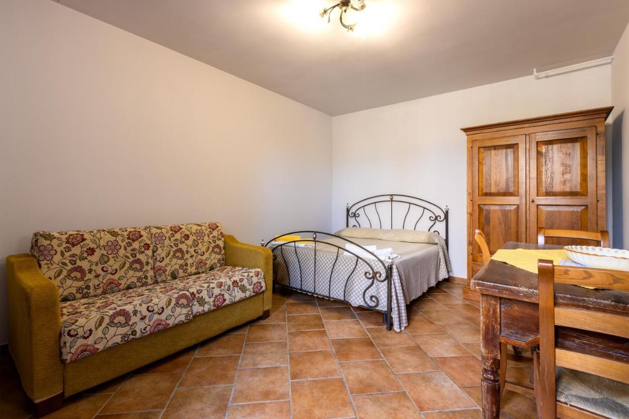 Casa Ulmi Con Piscina Bed & Breakfast Uggiano La Chiesa Eksteriør bilde