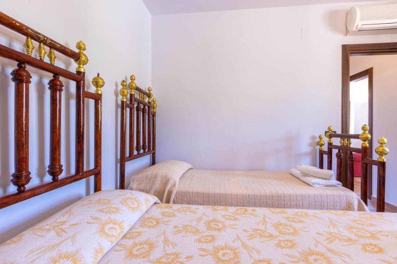 Casa Ulmi Con Piscina Bed & Breakfast Uggiano La Chiesa Eksteriør bilde