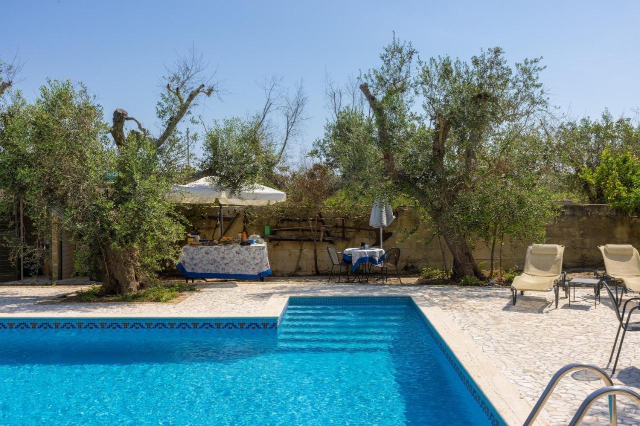Casa Ulmi Con Piscina Bed & Breakfast Uggiano La Chiesa Eksteriør bilde